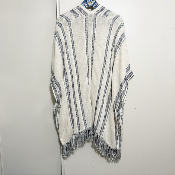 Lucky Brand Knit Poncho M/L - Picture 2 of 10